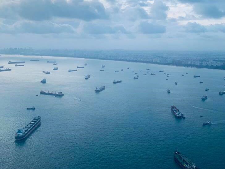Lênh đênh biển cả tìm phương